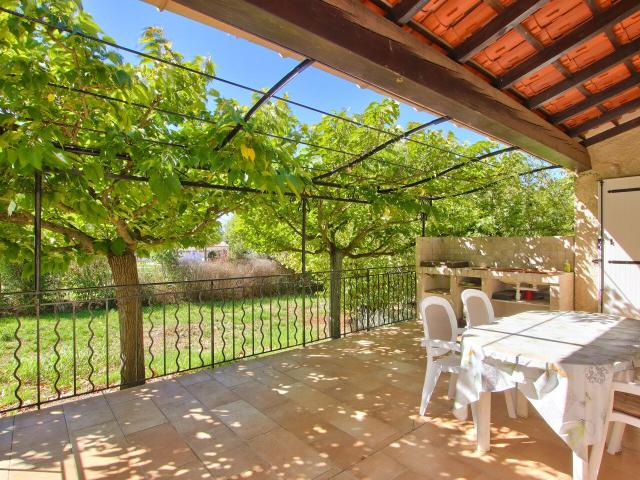 Maison vente à Brignoles, Tavernes