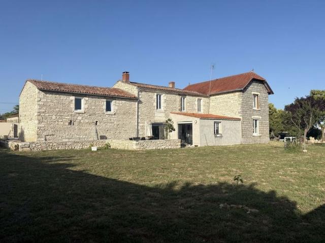 Maison vente à Fontenay-le-Comte, Fontenay-le-comte