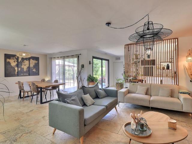 Maison vente à Nîmes, Montmirat