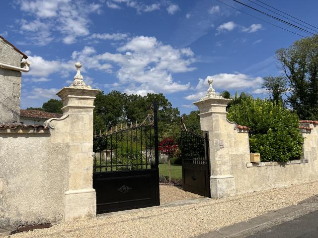 Maison vente à Saint-Jean-d'Angély, Saint-martin-de-juillers