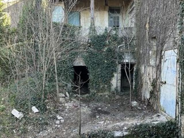 Maison vente à Nîmes, Mus
