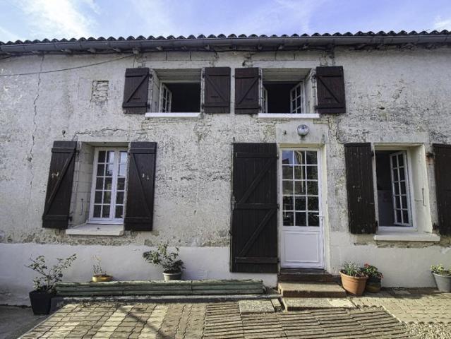 Maison vente à Saint-Jean-d'Angély, Gourvillette