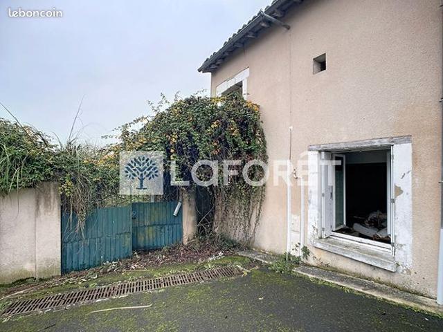 Maison vente à Bressuire, Pas-de-jeu