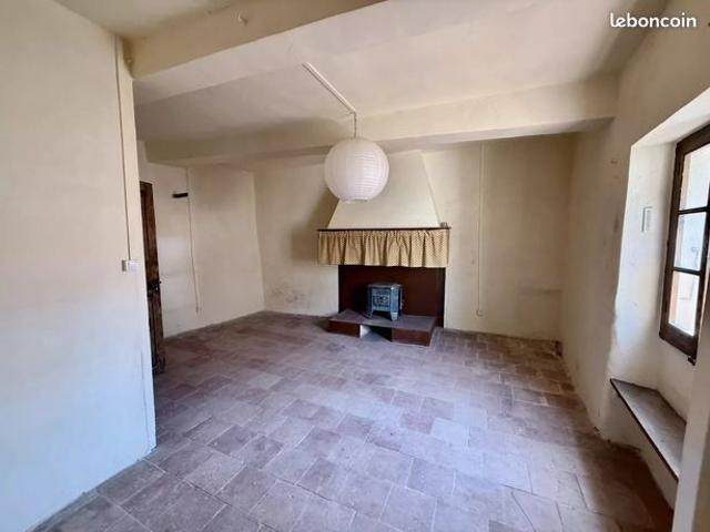 Maison vente à Narbonne, Feuilla