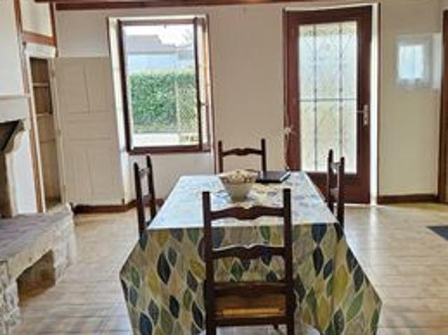 Maison vente à Confolens, Les Gours