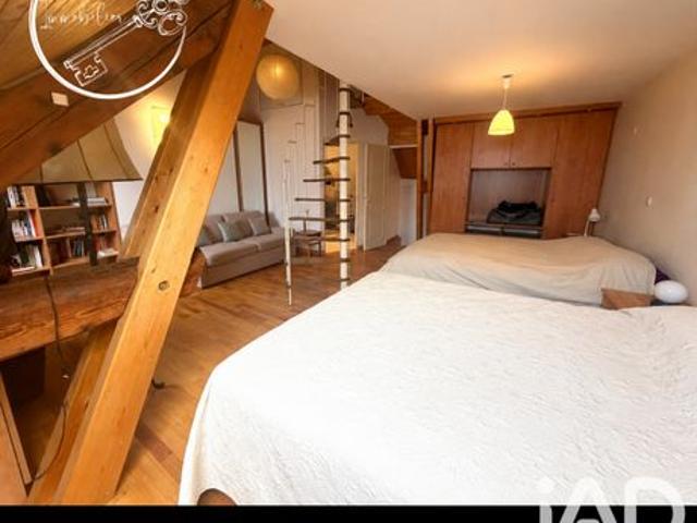 Maison vente à Grenoble, Corps