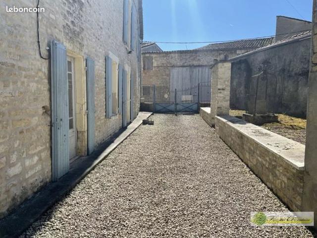 Maison vente à Confolens, Aigre