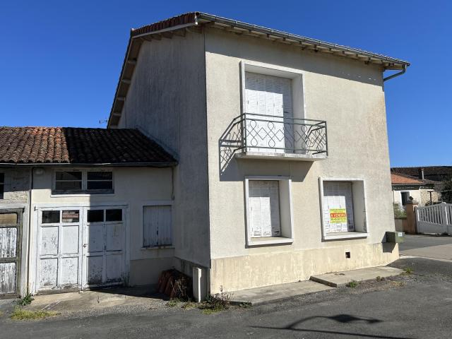 Maison vente à Confolens, Ambernac