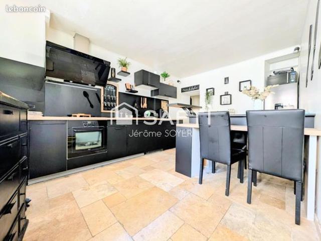 Maison vente à Arles, Cabannes