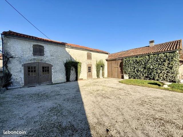 Maison vente à Confolens, Aigre