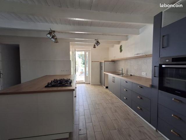 Maison vente à Confolens, Saint-claud