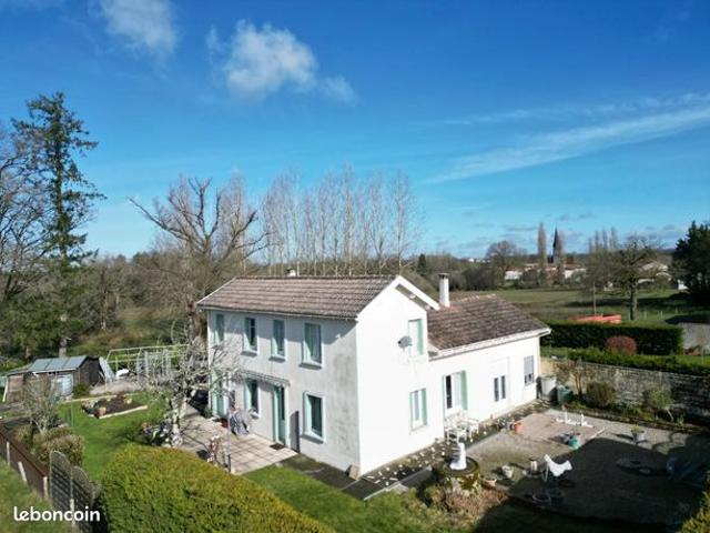 Maison vente à Confolens, Ambernac