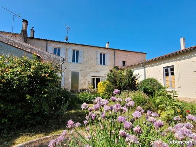 Maison vente à Saint-Jean-d'Angély, Bords