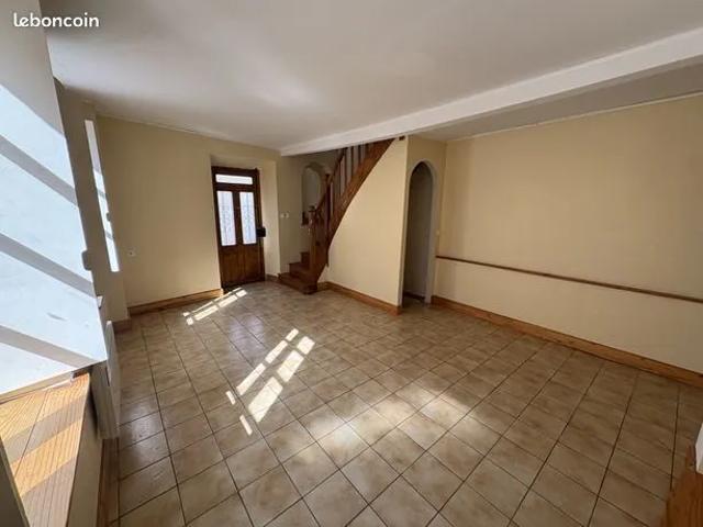 Maison location à Le Bourg Neuf-est, Puy-l'Évêque