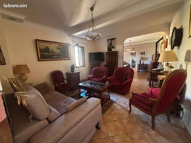 Maison vente à Narbonne, Escales