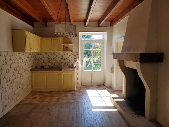 Maison vente à Confolens, Theil-rabier