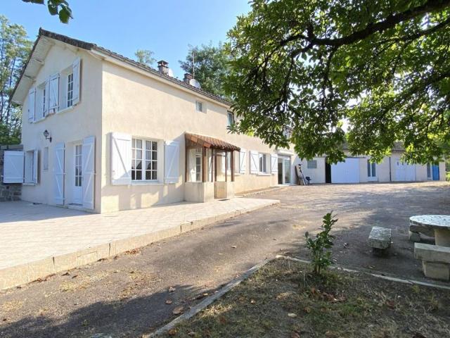 Maison vente à Nontron, Bussière-badil