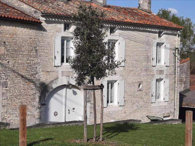 Maison vente à Confolens, Coulonges
