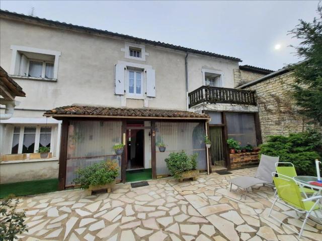 Maison vente à Confolens, Coulonges