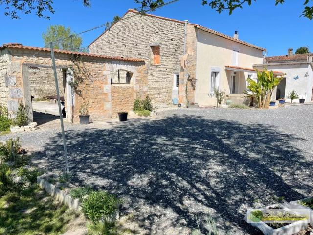 Maison vente à Confolens, Oradour