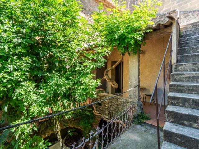 Maison vente à Nîmes, Uzès