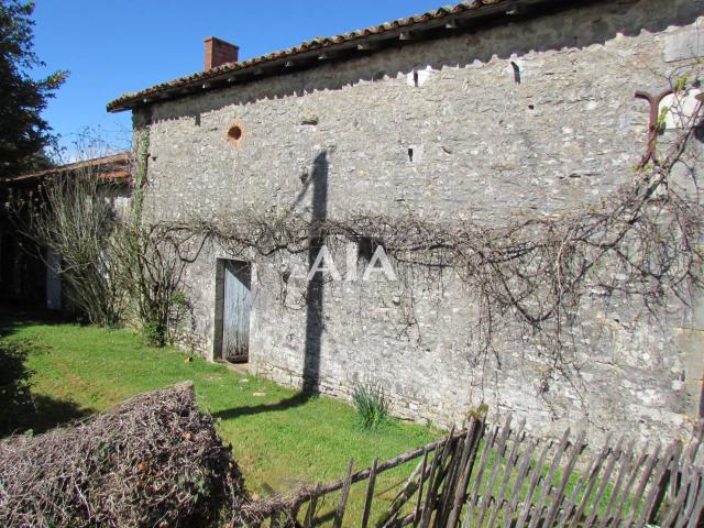 Maison vente à Confolens, Saint-coutant