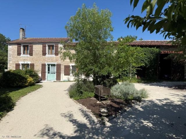 Maison vente à Confolens, Brettes