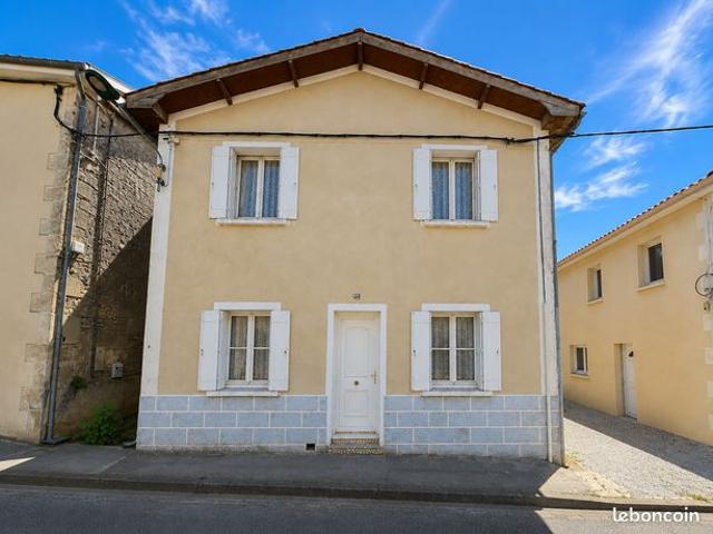 Maison vente à Baignes-Sainte-Radegonde, Charente