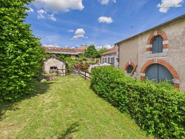 Maison vente à Confolens, Champagne-mouton