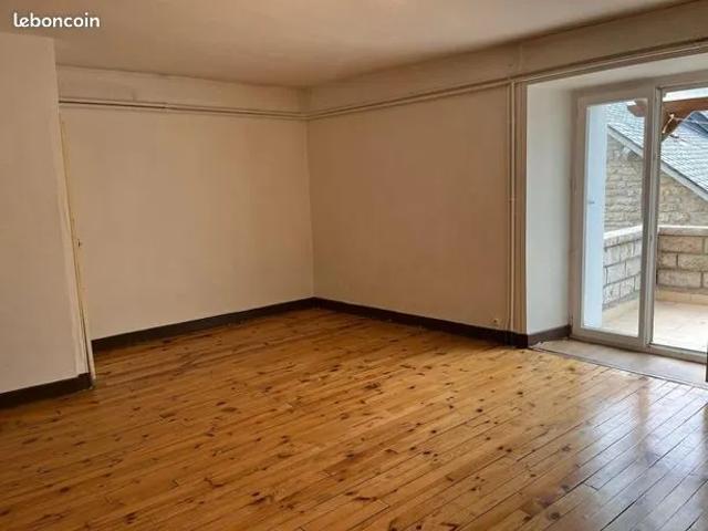 Maison location à Le Bruel, Esclanèdes