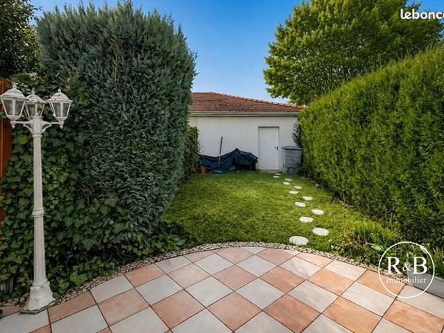 Maison vente à Versailles, Plaisir