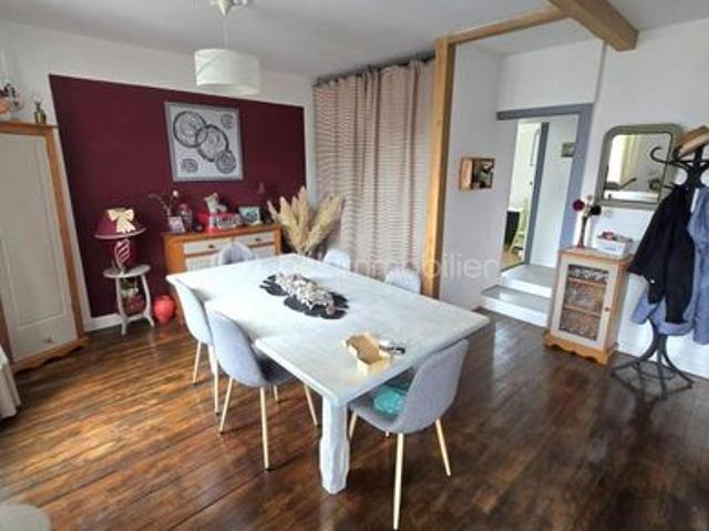 Maison vente à Laval, L'huisserie