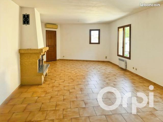 Maison vente à Nîmes, Montfrin