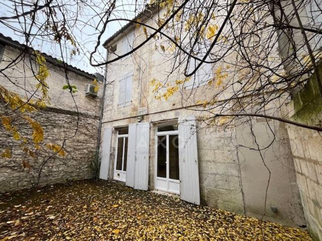 Maison vente à Angoulême, Aignes-et-puypéroux
