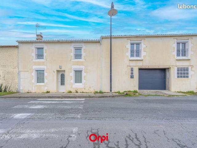 Maison vente à La Rochelle, Montroy