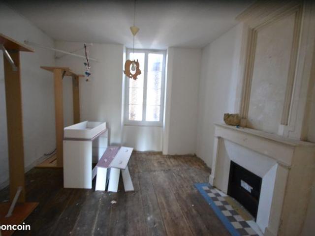 Maison vente à Saintes, Burie