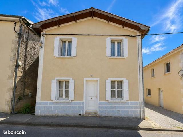 Maison vente à Baignes-Sainte-Radegonde, Charente