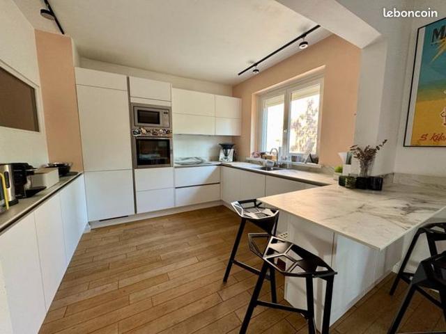 Maison vente à Lille, Croix