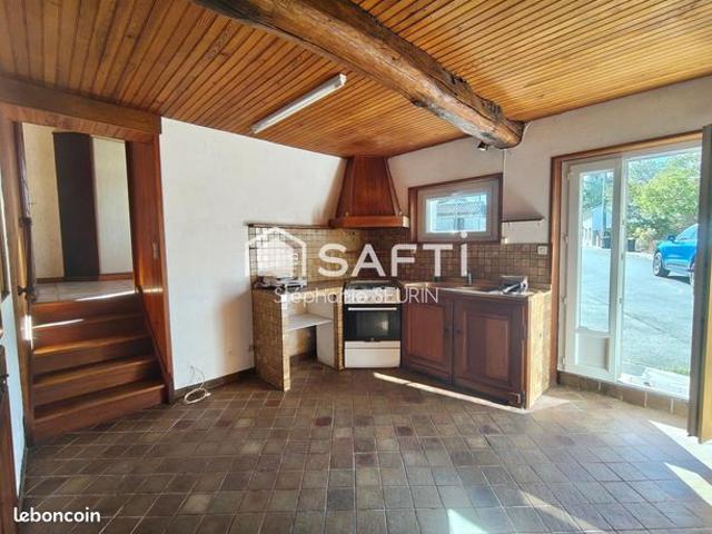 Maison vente à Confolens, Abzac