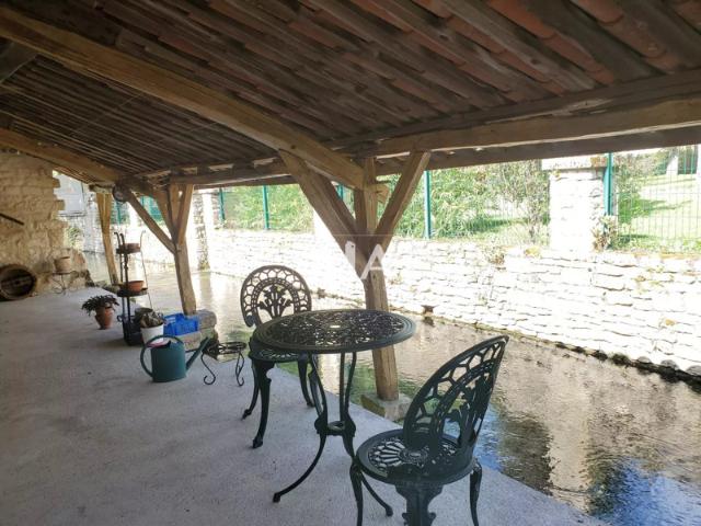 Maison vente à Confolens, Courcôme