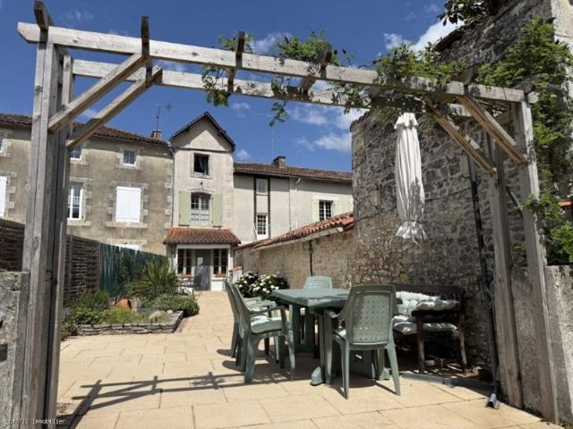 Maison vente à Montmorillon, Civray