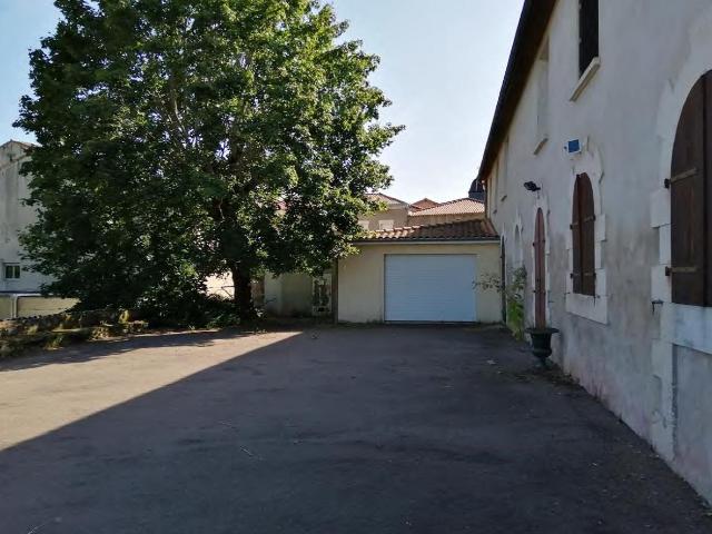 Maison vente à Confolens