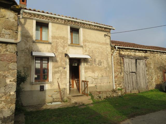 Maison vente à La Brousse, Droux