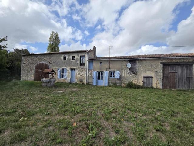 Maison vente à Confolens, Saint-martin-du-clocher