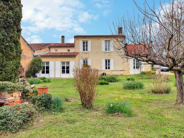 Maison vente à Mombrier, Au Castaing