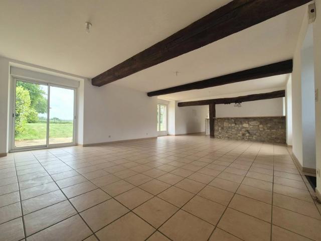 Maison vente à Mayenne, Livet