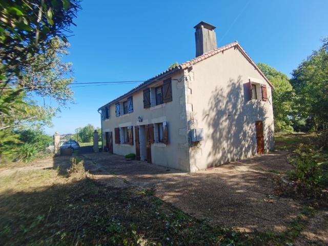 Maison vente à Confolens, Saint-claud