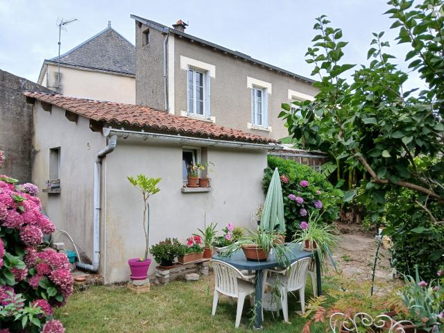 Maison vente à Bressuire, L'absie