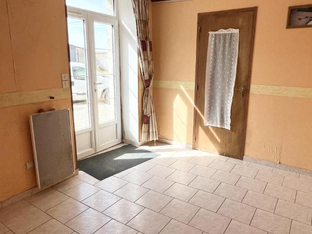 Maison vente à Blois, Binas