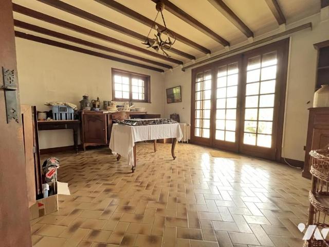 Maison vente à Béthune, Busnes
